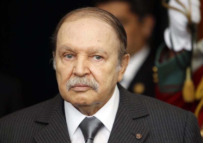 Bouteflika promet des réformes constitutionnelles s'il l'emporte