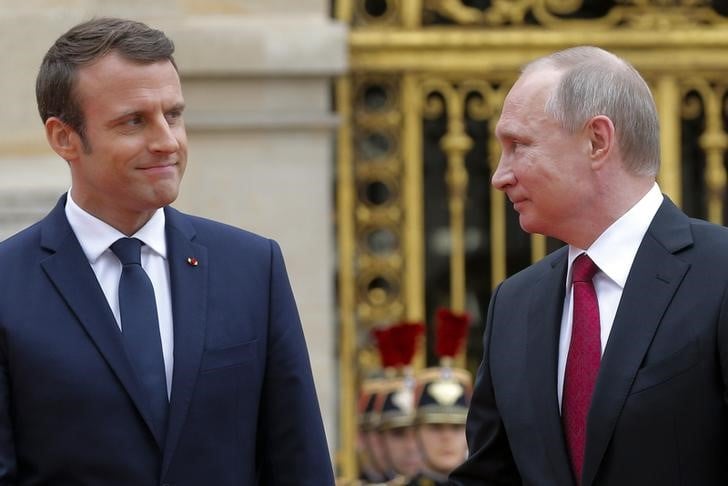 Macron accuse sputnik et rt d'agir en agents de propagande