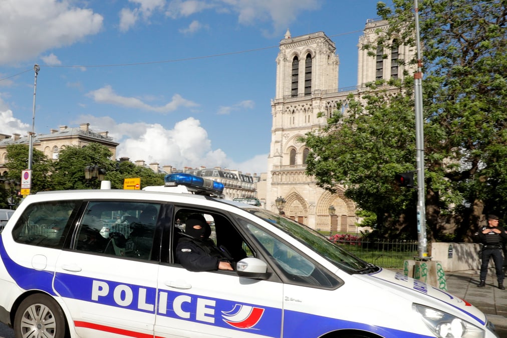 L'attaque de notre-dame commise par un neophyte recemment radicalise