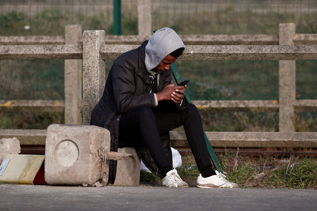 Migrants: un deuxieme centre cree a paris face a l'inquietude des ong