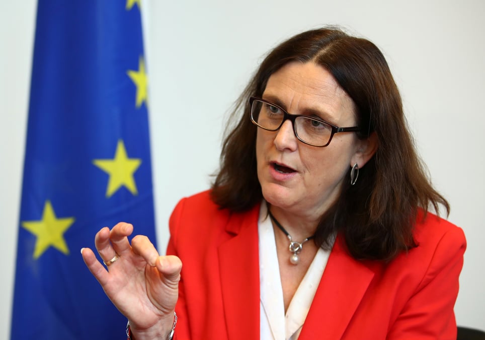 Brexit: il y aura bien des droits de douane en cas de "no deal", promet malmstrom