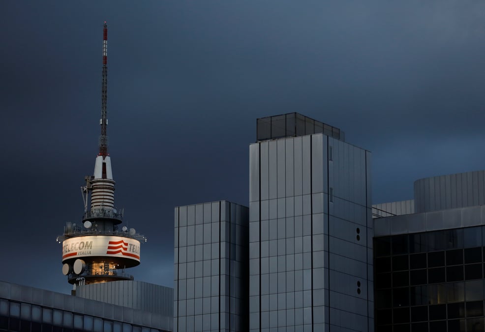 Telecom italia reunit son conseil d'administration lundi a la demande de vivendi, selon des sources