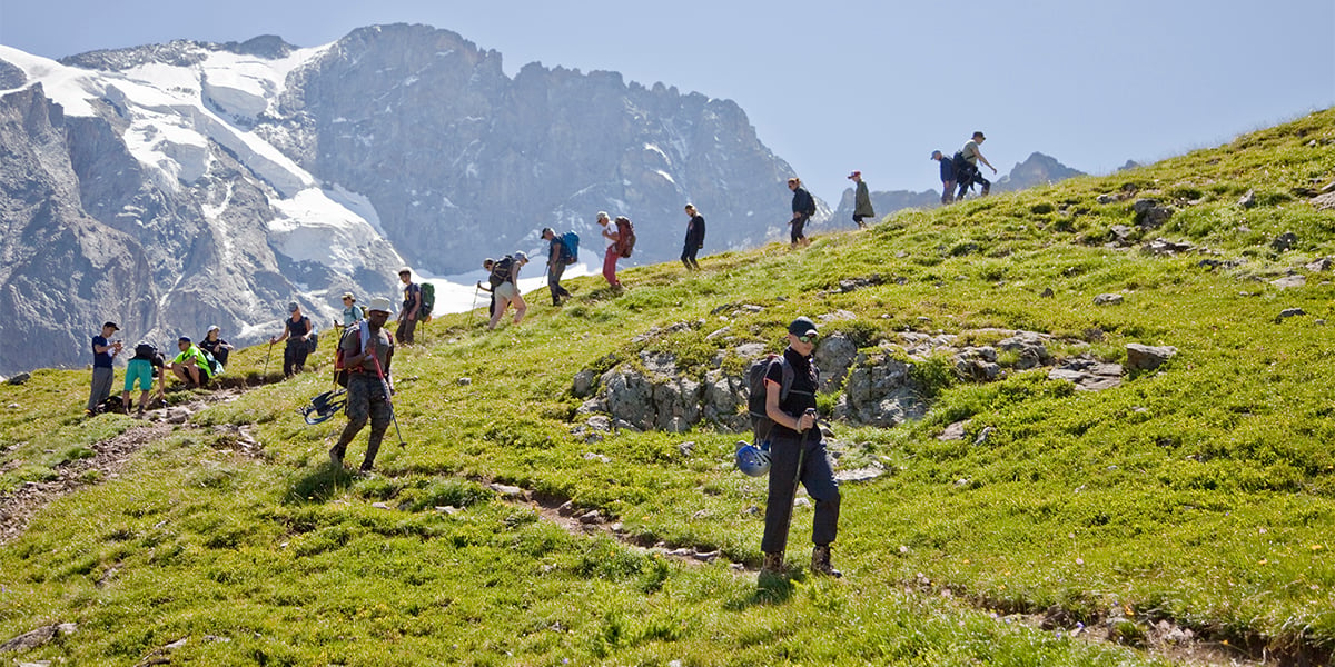 Sur le sommet du Râteau, de nombreux sportifs s'adonnent au trail running.