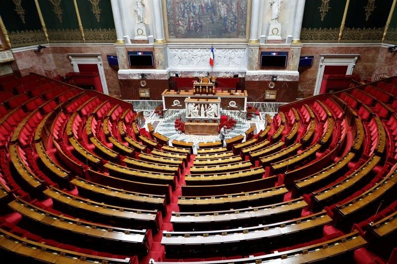 Le drapeau europeen restera dans l'hemicycle a l'assemblee