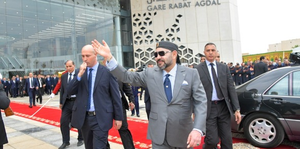 Le roi Mohammed VI lors de l'inauguration, le 17 novembre 2018, de la gare de Rabat-Agdal, dédiée à la ligne grande vitesse (LGV).