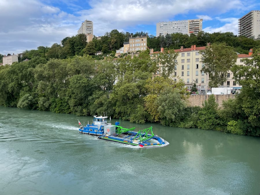 Un premier modèle de l'hydrolienne conçue et produite par EEL-Energy a été immergé dans le Rhône en juin 2023, à hauteur de Caluire-et-Cuire, en amont de Lyon (Rhône).