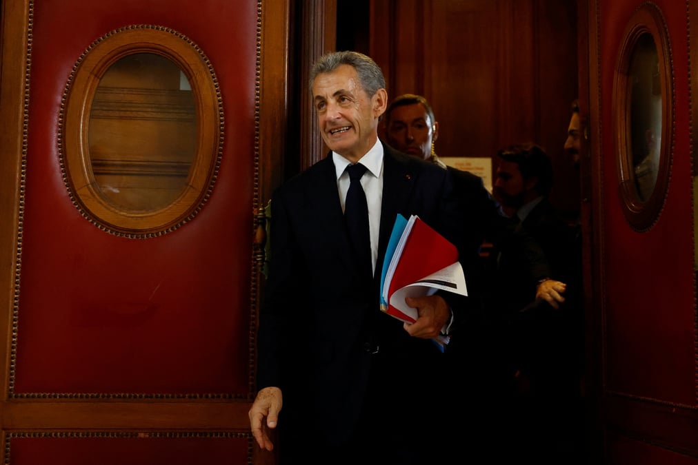 L'ancien president francais nicolas sarkozy quitte l'audience du proces en appel de l'affaire dite "bygmalion", relative au financement de sa campagne de 2012, au palais de justice de paris