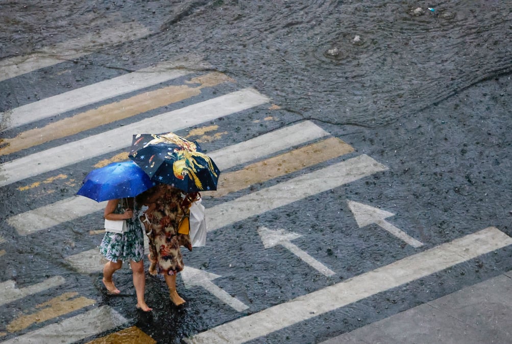Des pluies torrentielles inondent les rues et les stations de metro de moscou