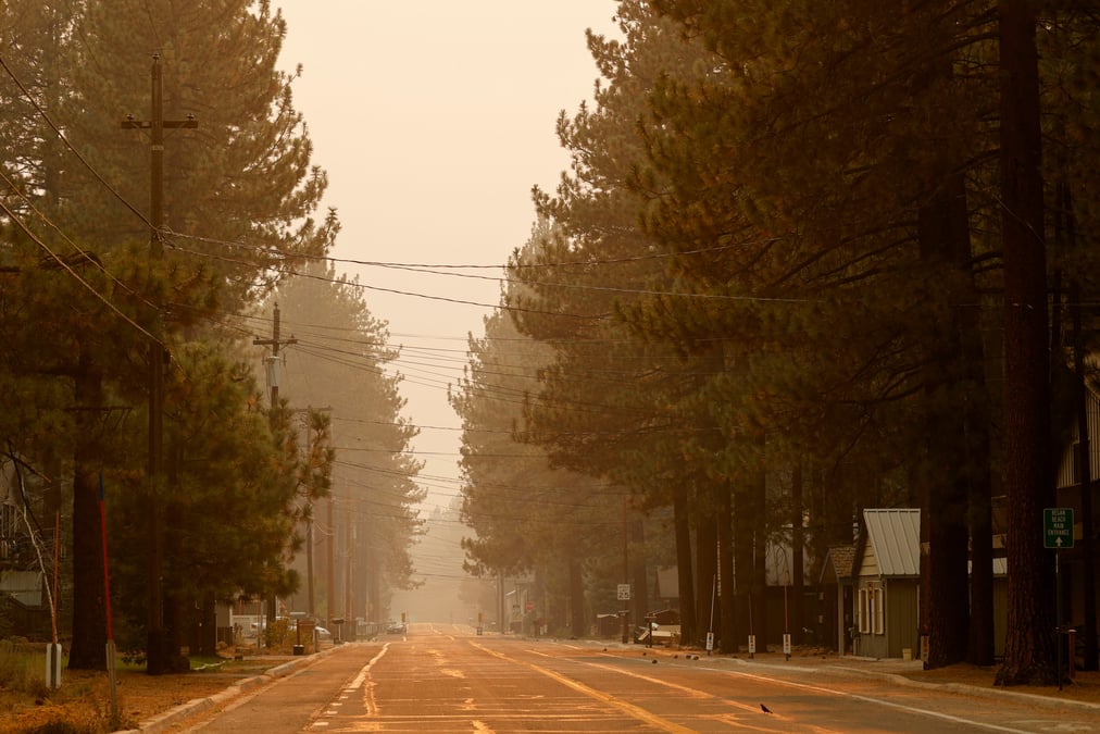En californie, une ville en bordure du lac tahoe epargnee de justesse par les flammes
