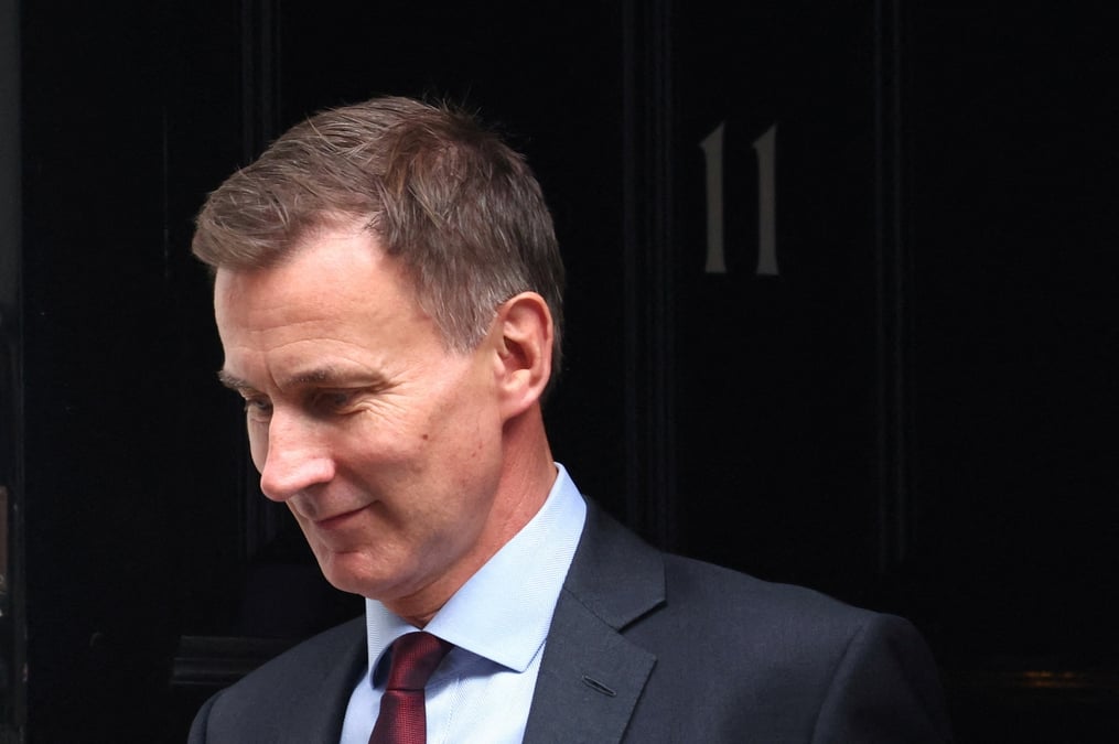 Jeremy hunt quitte downing street a londres