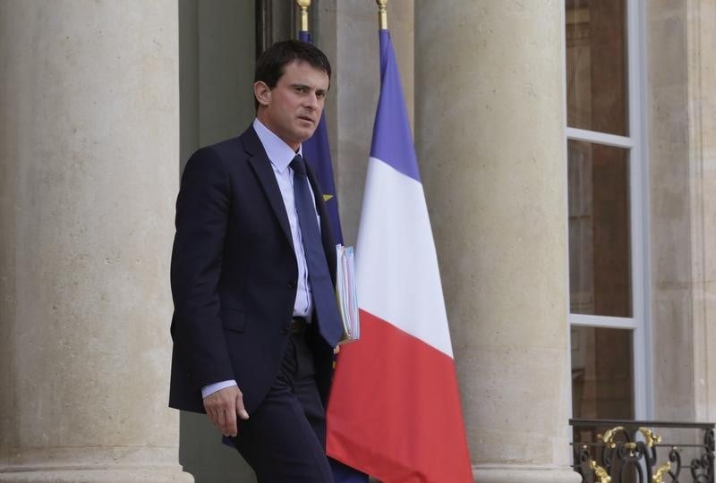 Manuel Valls annonce aux députés PS de nouvelles économies