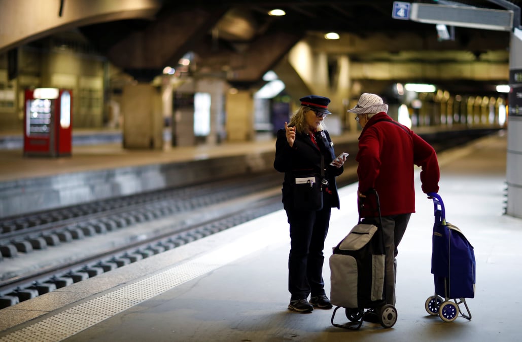 Sncf: sortie de crise possible apres un mois de bras de fer