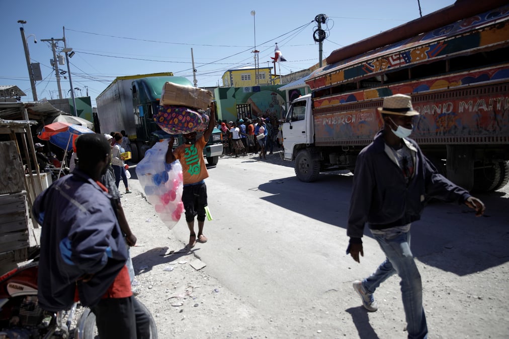 La republique dominicaine va construire une cloture le long de sa frontiere avec haiti
