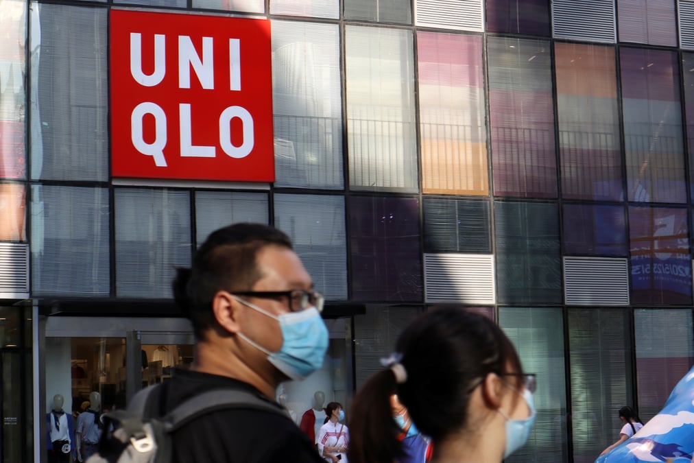 Benefice trimestriel record pour fast retailing (uniqlo), previsions annuelles relevees