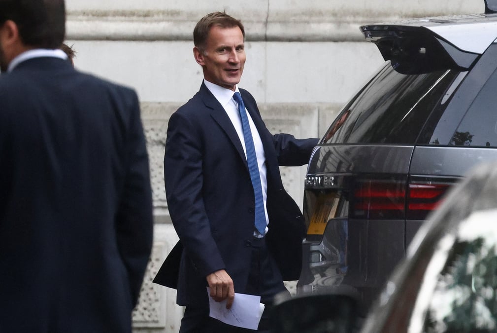 Le ministre des finances britannique jeremy hunt devant 10 downing street a londres, grande-bretagne