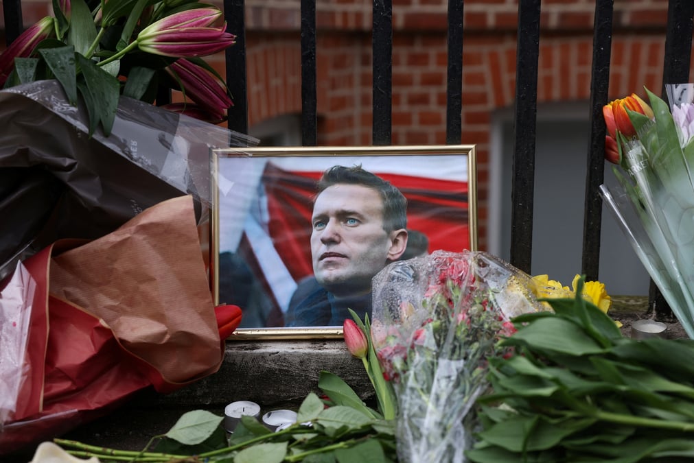 Manifestation devant l'ambassade de russie apres la mort d'alexei navalny, a londres