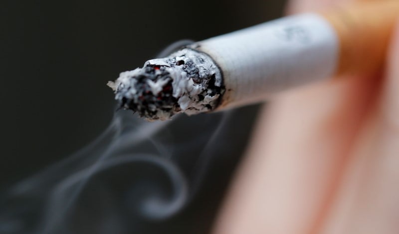 Le senat californien veut faire passer l'age legal de fumer a 21 ans