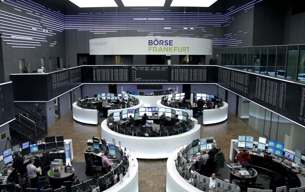 Net recul des bourses europeennes a la mi-seance