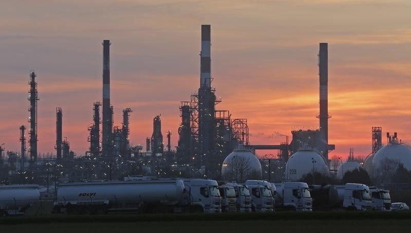 Total parle de "perte importante" pour la greve des raffineries