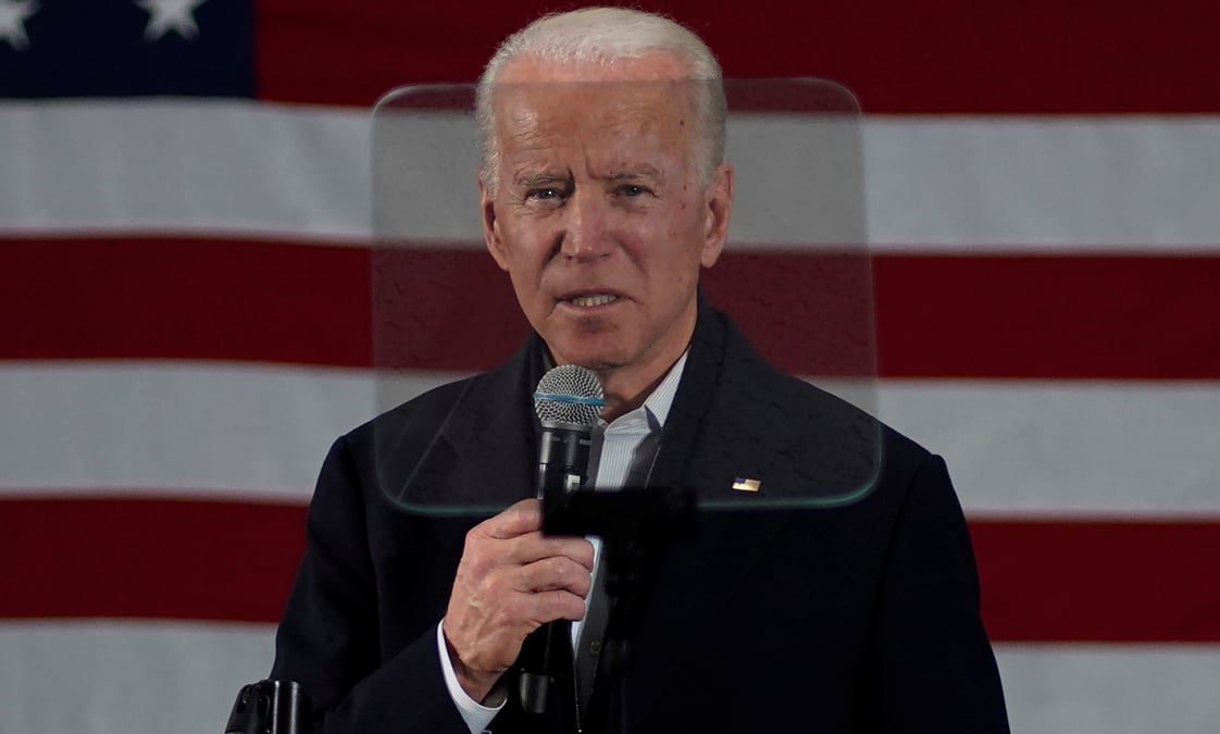 Biden trebuche sur la premiere haie des primaires democrates