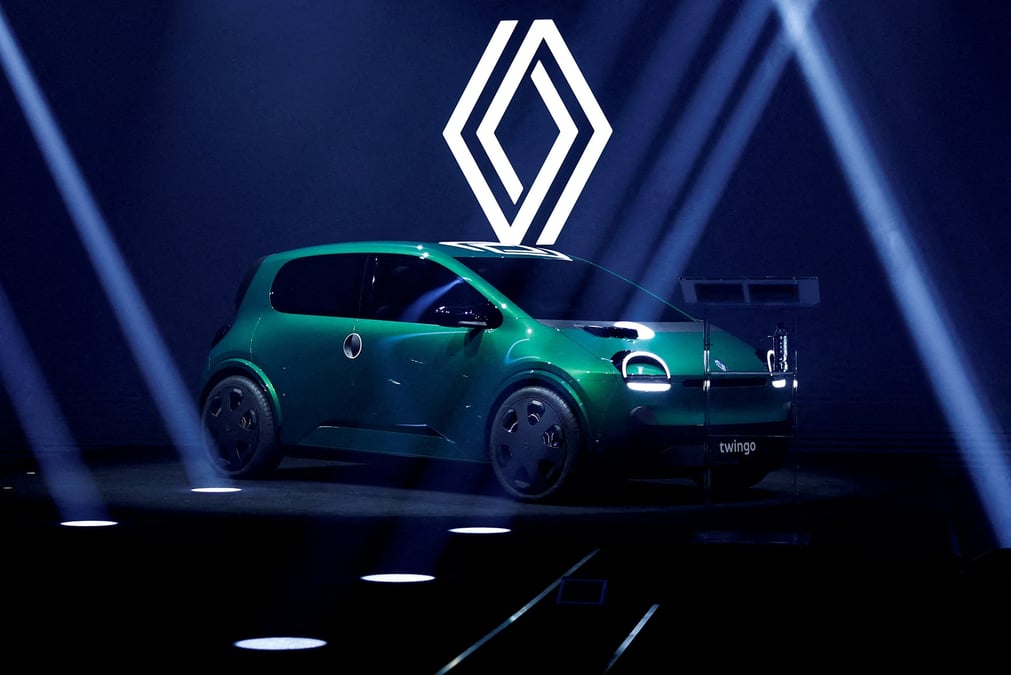 Le logo renault lors d'une journee d'investisseurs pour sa filiale ampere