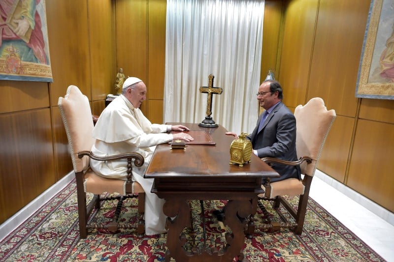 Hollande parle solidarite et chretiens d'orient avec le pape