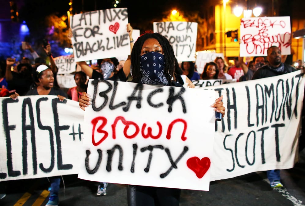 Manifestations a charlotte apres la mort d'un afro-americain tue par la police