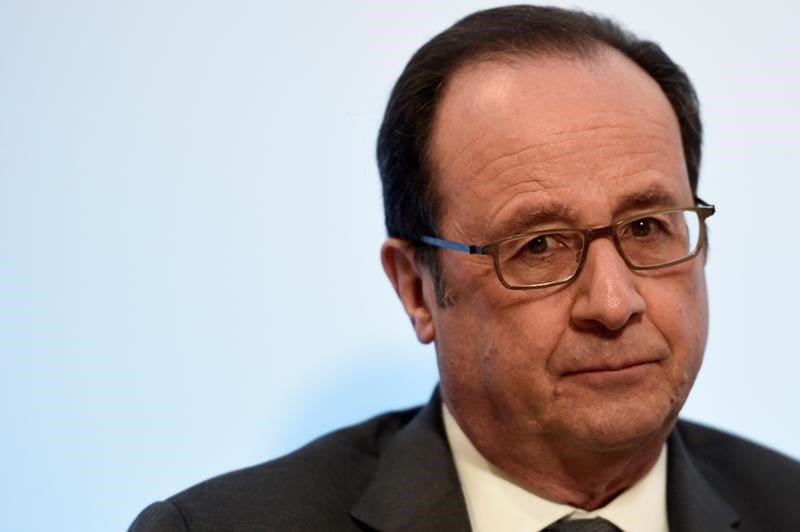 Hollande s'interroge sur le plan europeen de hamon