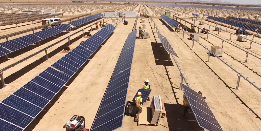 Panneaux solaires énergie désert