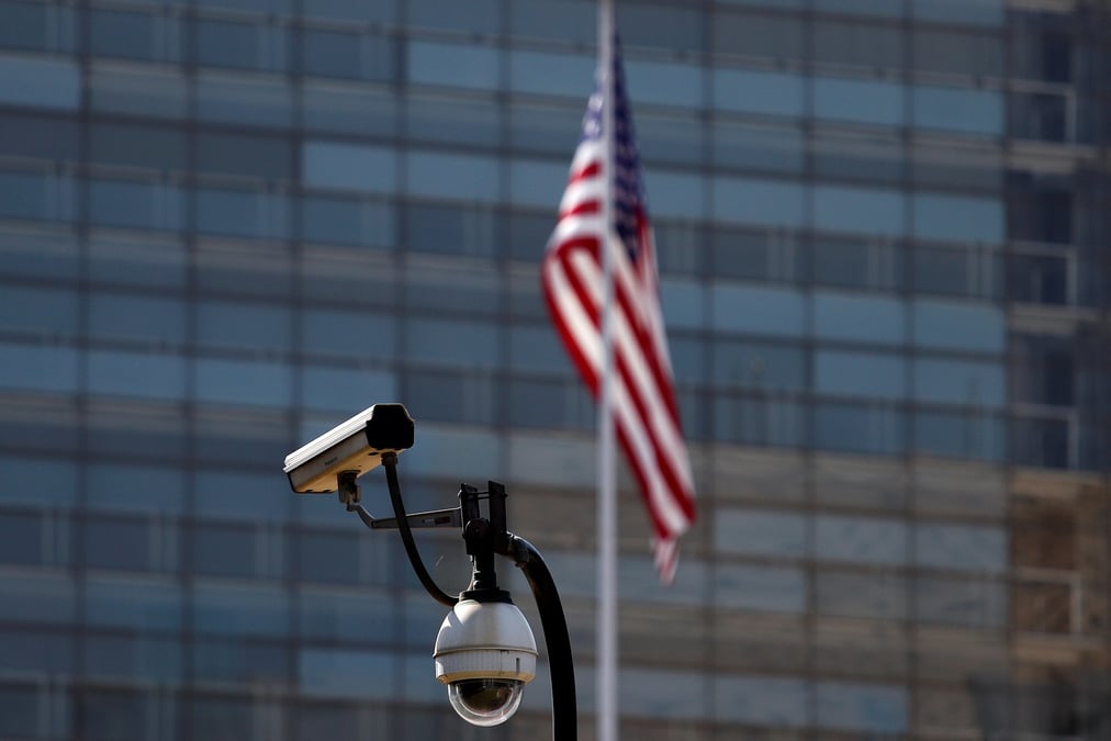 Cameras de surveillance devant l'ambassade americaine a pekin