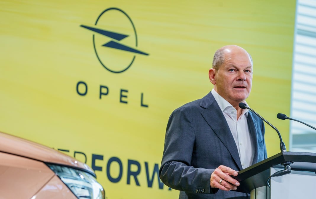 Le chancelier allemand Olaf Scholz s'exprimait, ce samedi, au siège de la marque Opel, à Rüsselheim (ouest), qui fêtait ses 125 ans.