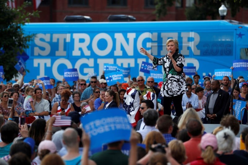 Pour clinton, trump a fait allegeance a la russie