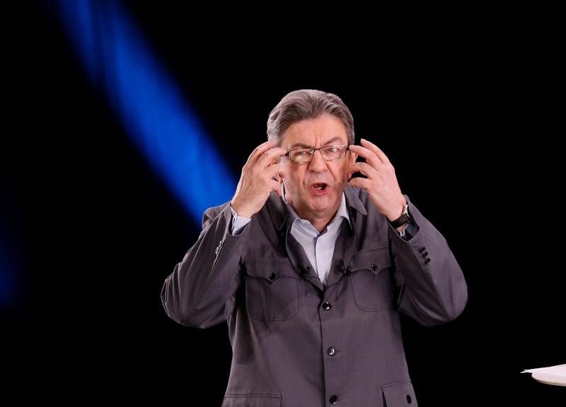 "ici c'est la france, pas la russie", dit melenchon