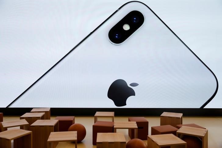 Apple ralentit les iphone equipes d'une batterie usee