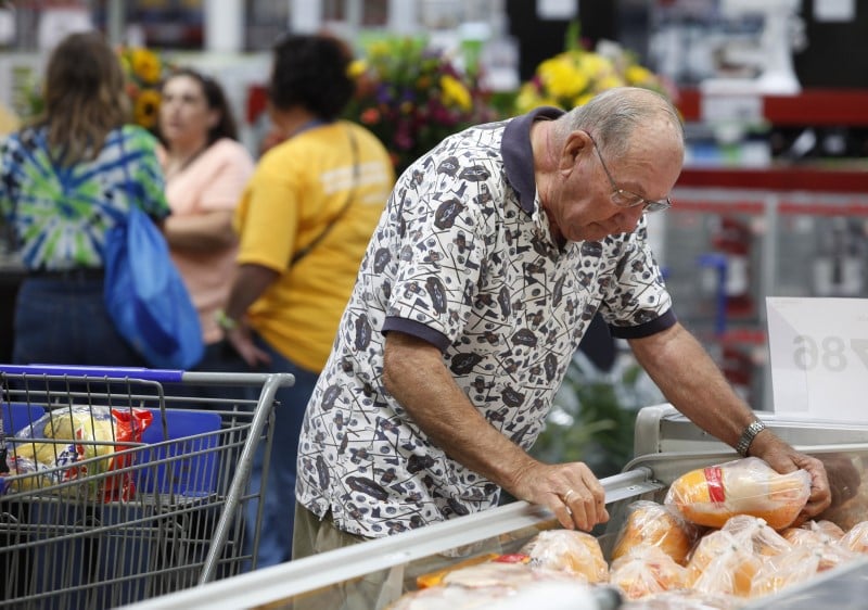 La confiance du consommateur aux etats-unis a un pic depuis novembre 2000