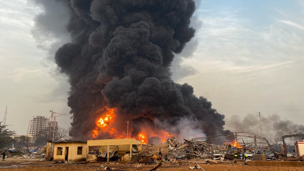 Un incendie apres une explosion dans un terminal petrolier a conakry