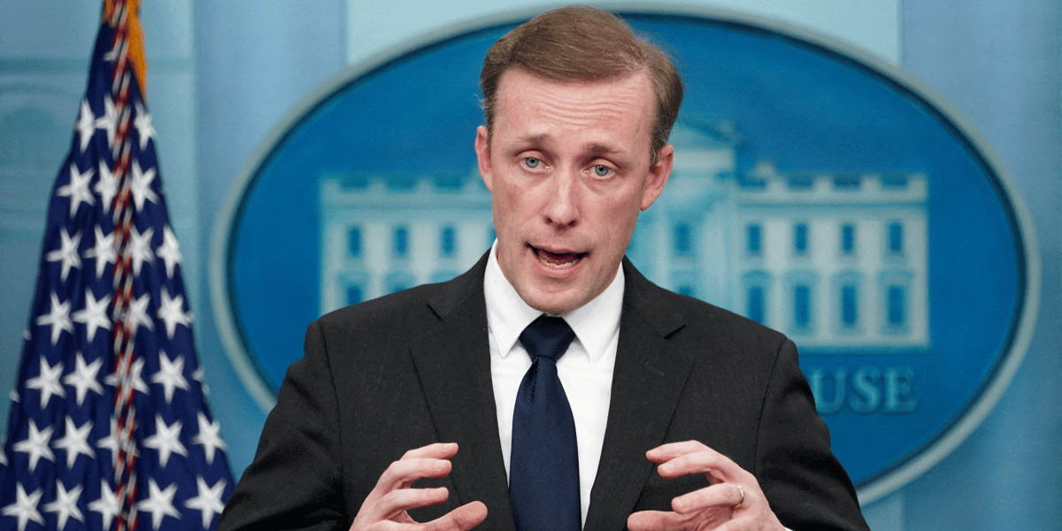 Photo d'archives de jake sullivan prenant la parole lors d'un point de presse a la maison blanche a washington