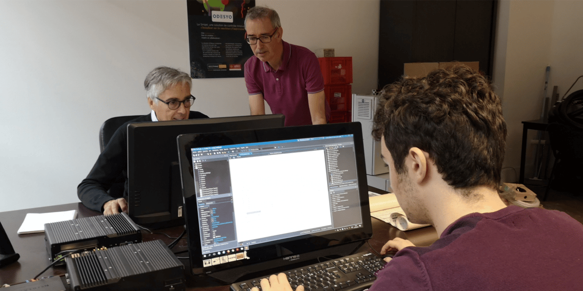 Philippe Copin et Dominique Martin (debout), cofondateurs d'Odesyo