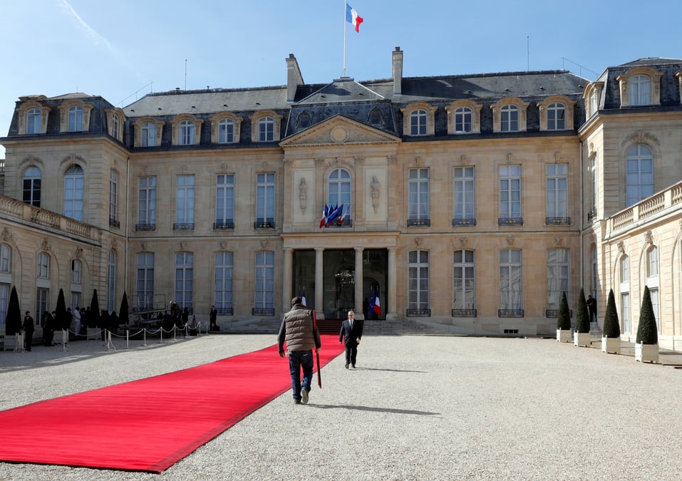Coronavirus: un conseil de defense dimanche a l'elysee, selon le parisien
