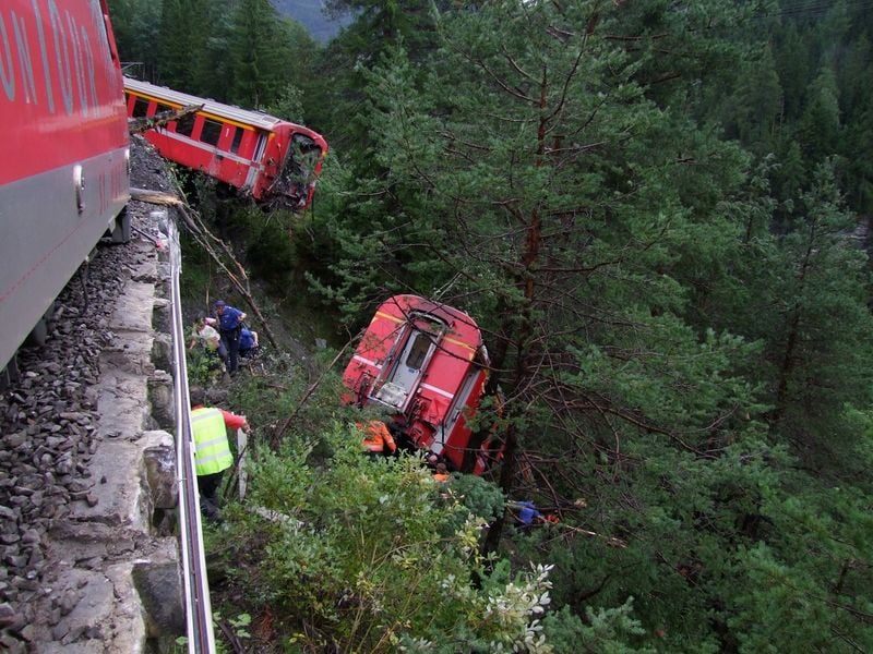 Un train déraille en montagne en Suisse