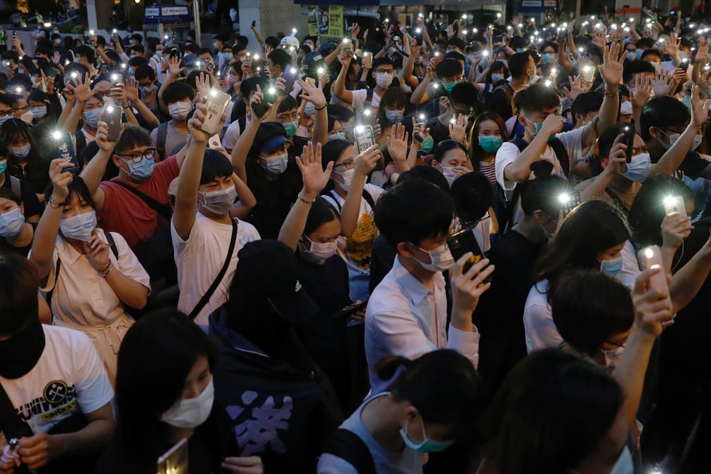 Hong kong: la police arrete 53 personnes en marge des manifestations