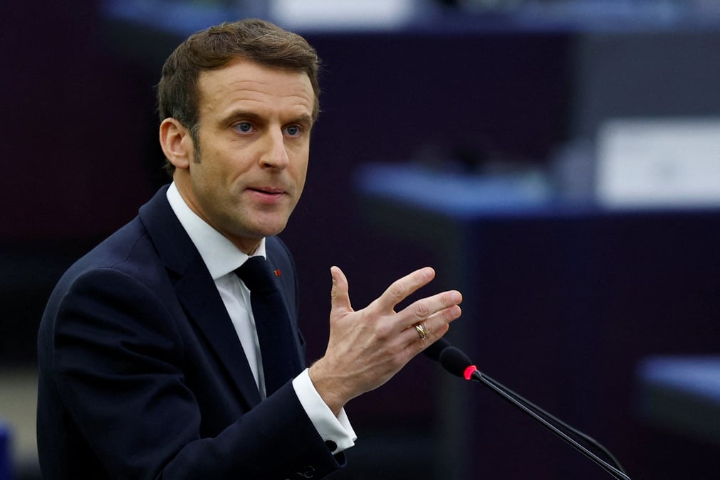 Emmanuel macron condamne le "coup d'etat militaire" au burkina faso