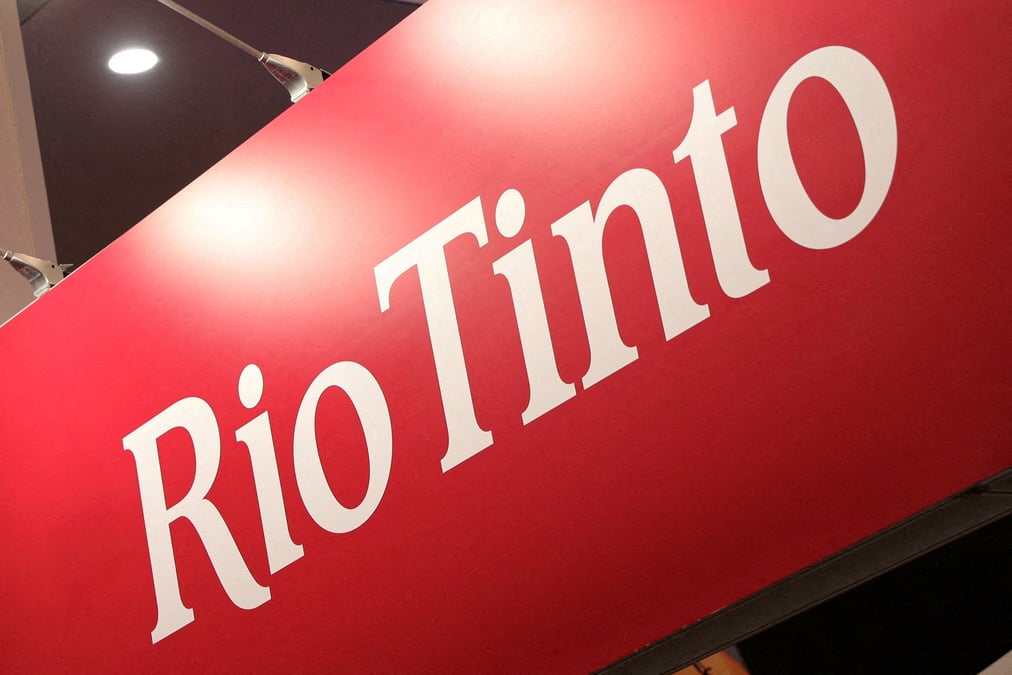 Logo de rio tinto affiche lors d'un evenement