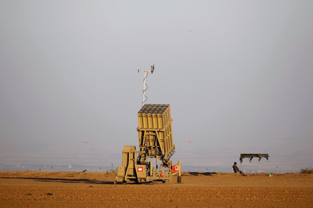 Des roquettes tirees de gaza atteignent la region de tel aviv