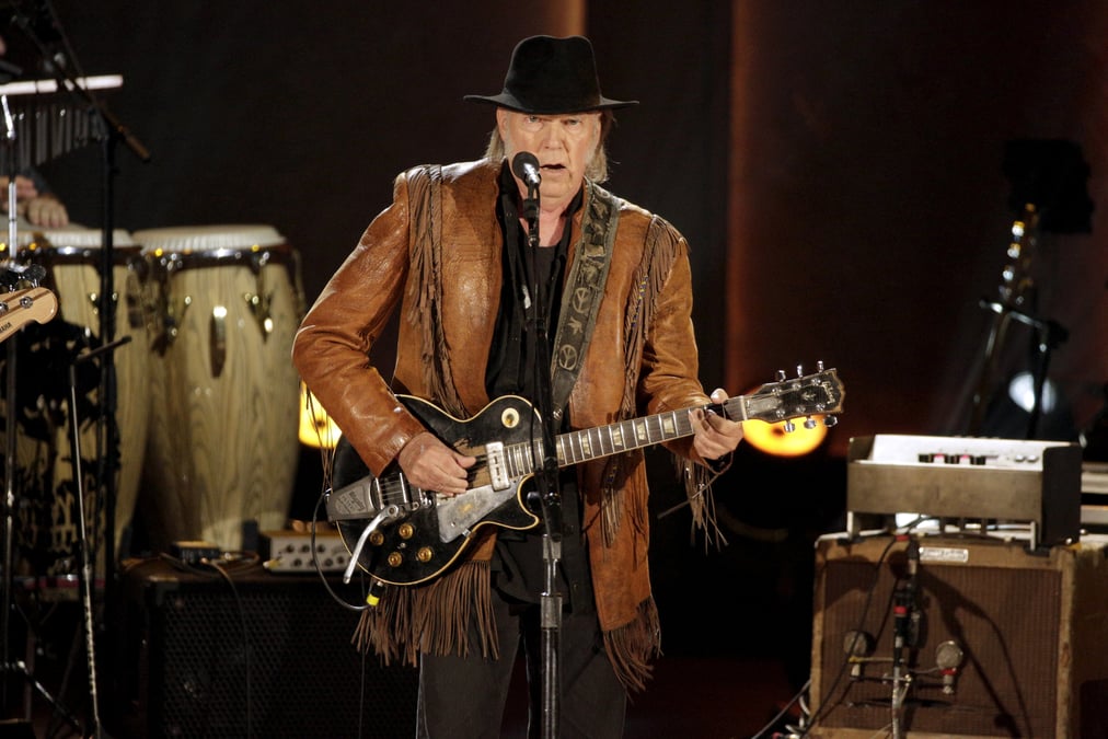 Neil young vend la moitie des droits de son catalogue