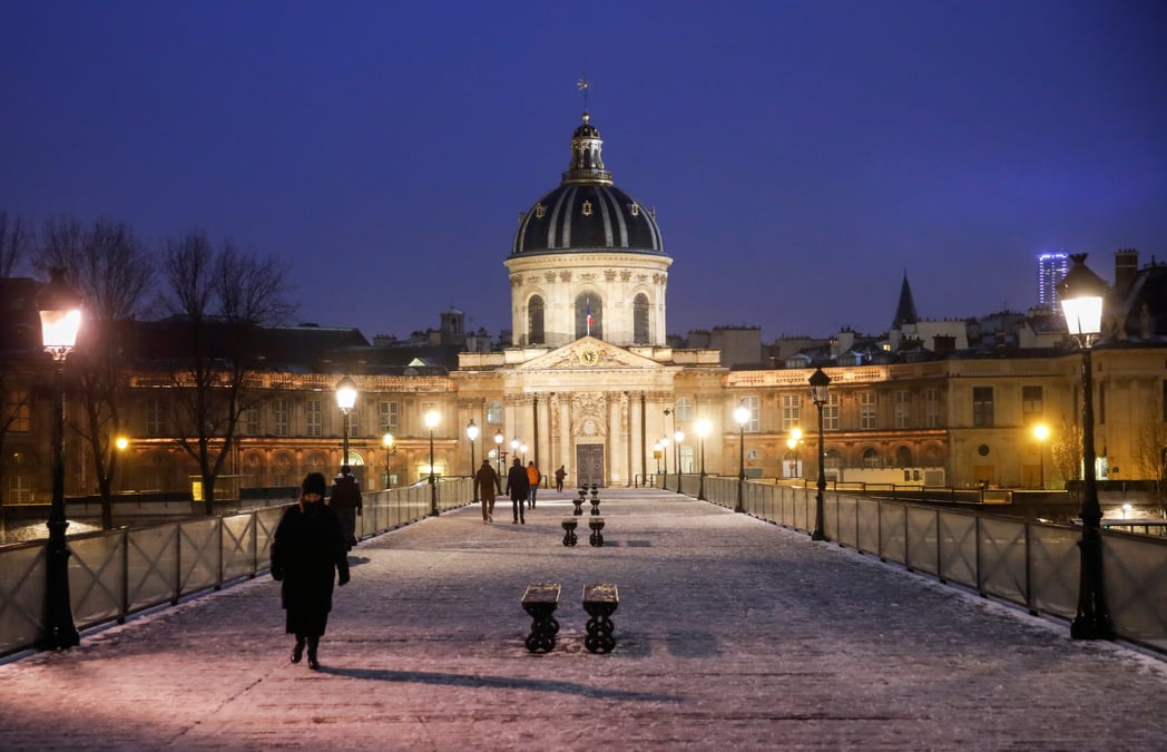Le gouvernement se donne au moins une semaine pour juger du couvre-feu