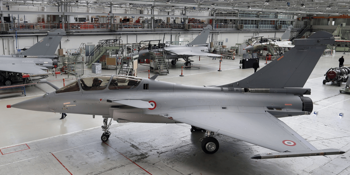 Dassault Aviation se dit capable d'atteindre une cadence de production de quatre Rafale par mois