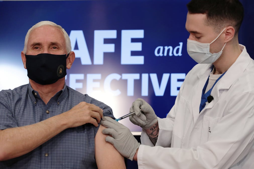 Coronavirus: mike pence vaccine a la maison blanche pour montrer l'exemple
