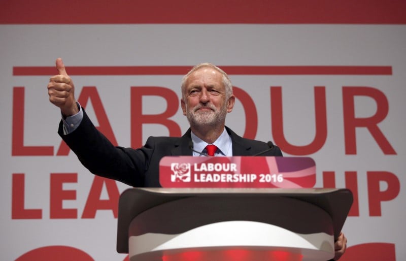 Jeremy corbyn reelu a la tete du parti travailliste
