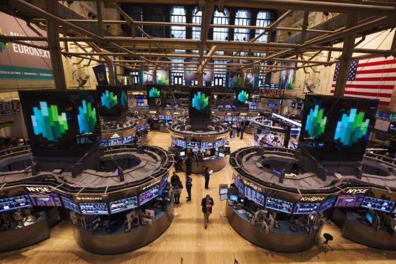 La bourse de new york finit en hausse de quelque 0,9%